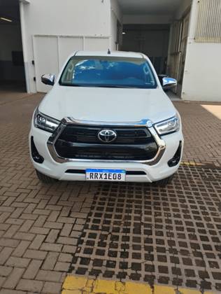 TOYOTA HILUX 2.8 D-4D TURBO DIESEL CD SRX 4X4 AUTOMÁTICO